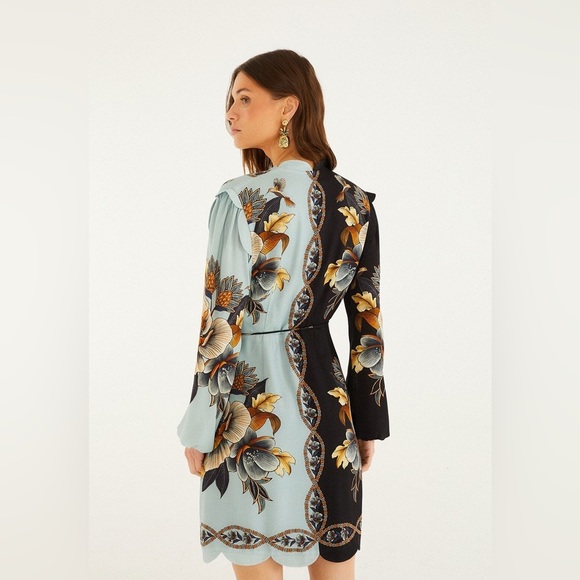 Farm Rio: Mixed Snake Garden Wrap Wavy
Mini Dress - Picture 2 of 11